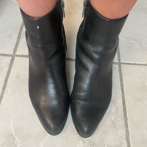 Stink, smelly booties